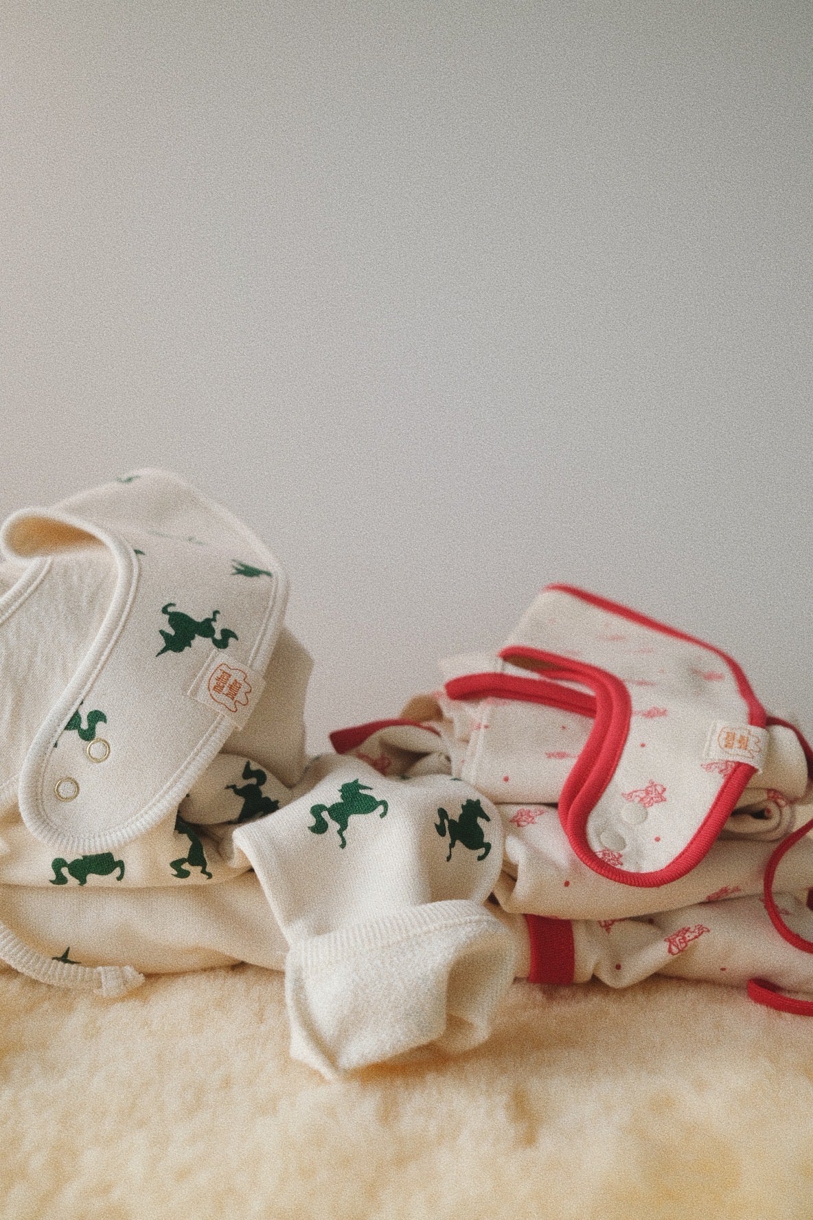 HOLIDAY — Angels & Unicorns