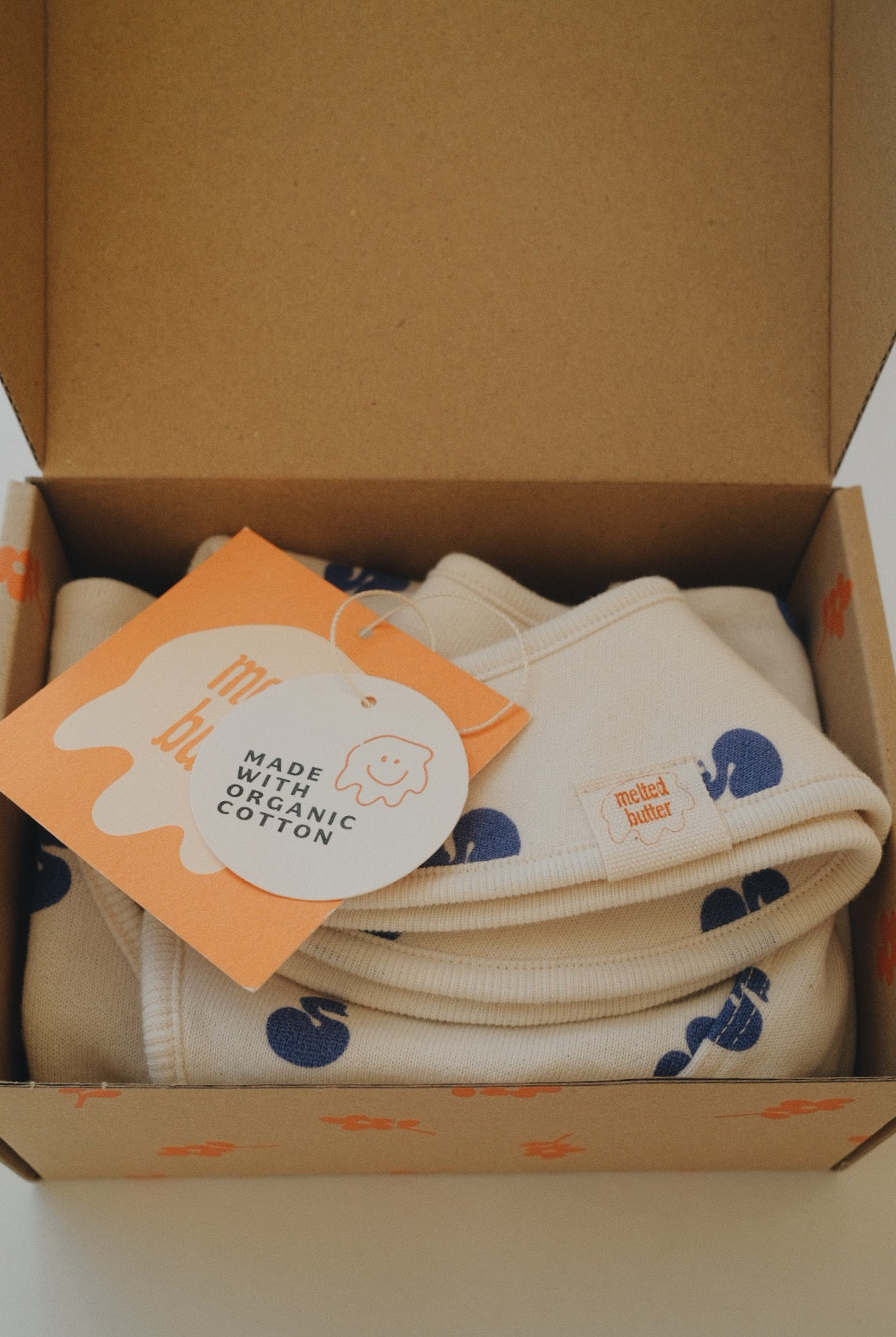 SWAN BODYSUIT＋BONNET＋BIB GIFT BOX SET