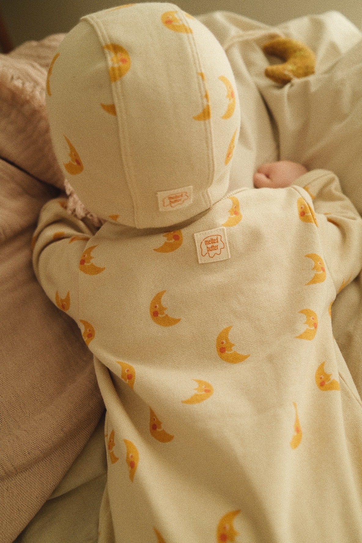 MOON BONNET