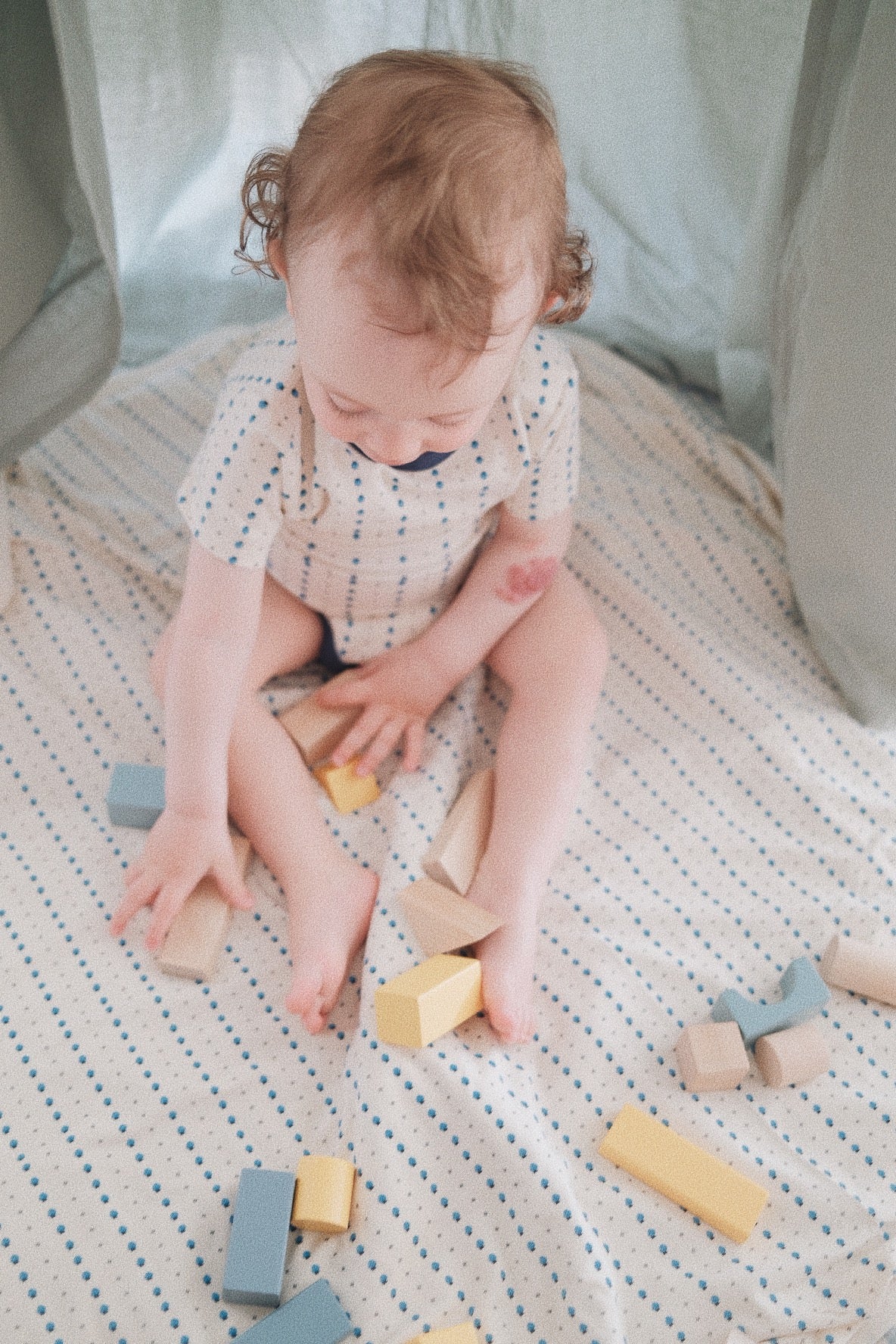 STRAWBERRY STRIPES BLANKET