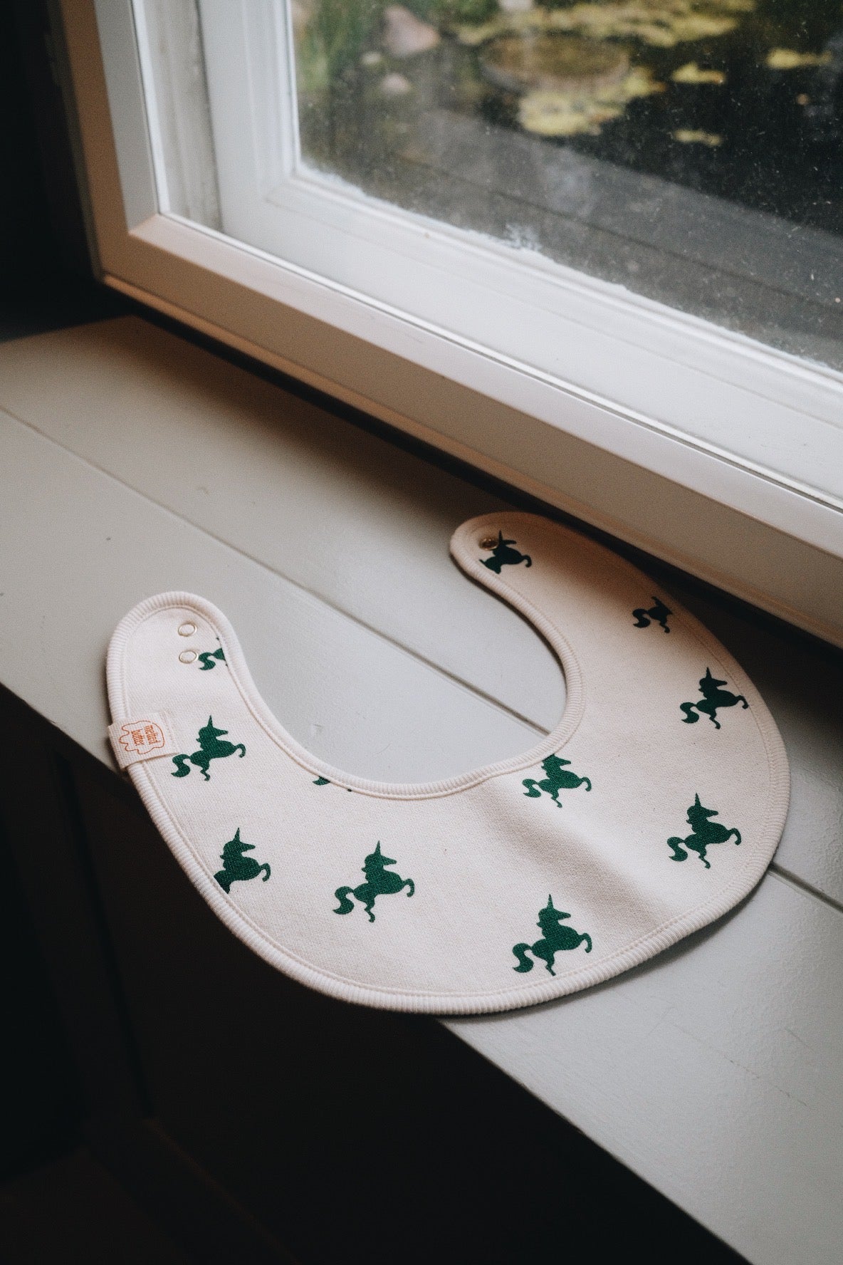 GREEN UNICORN BIB