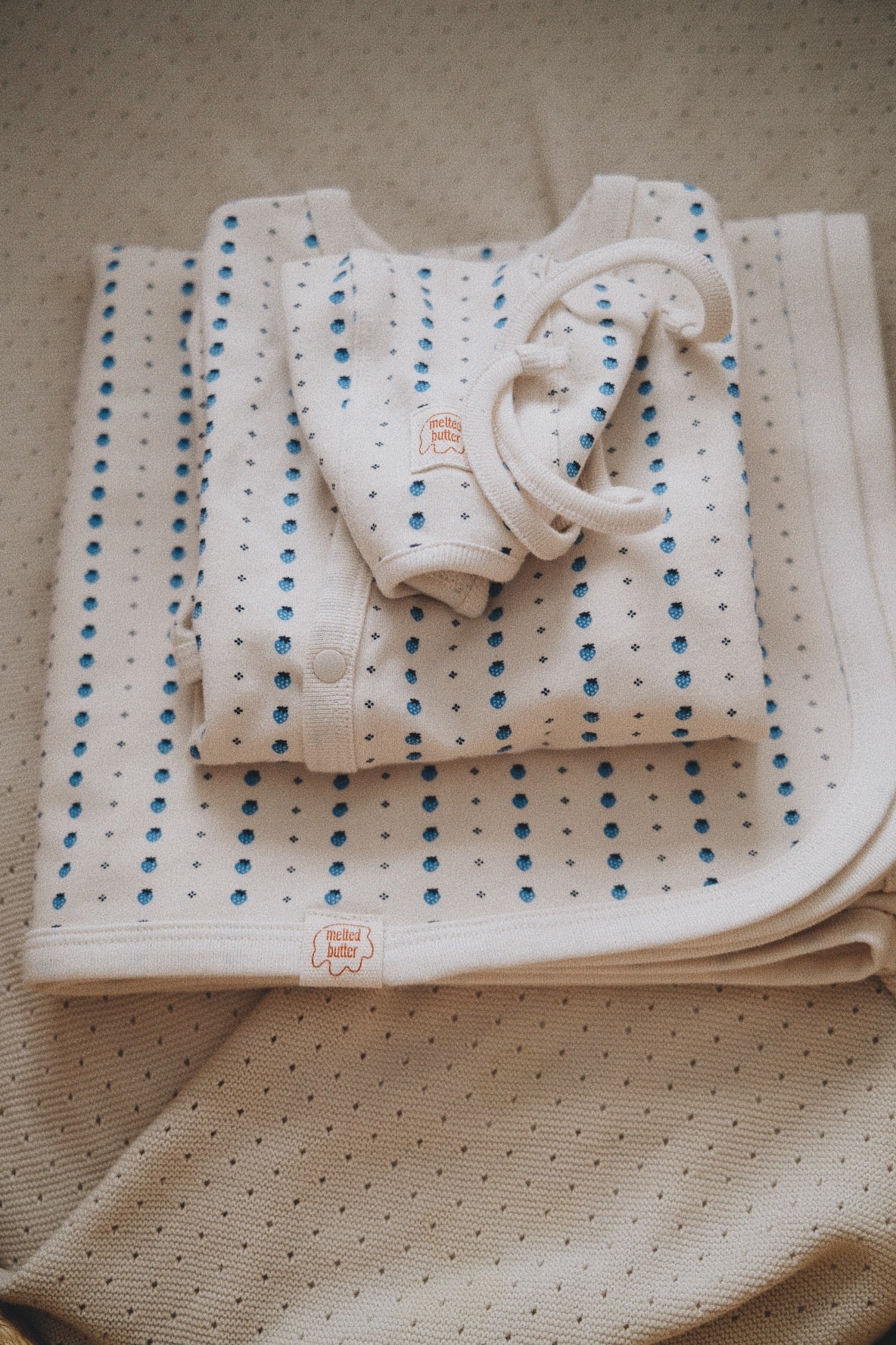 STRAWBERRY STRIPES BLANKET