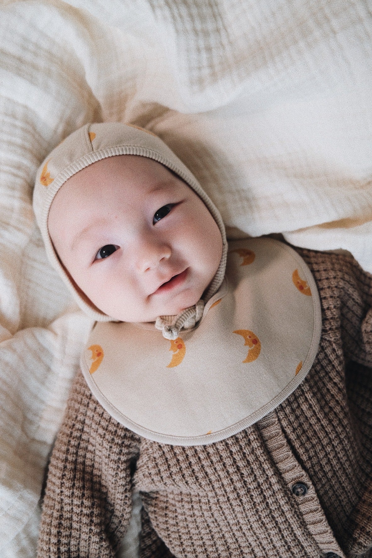 MOON BIB