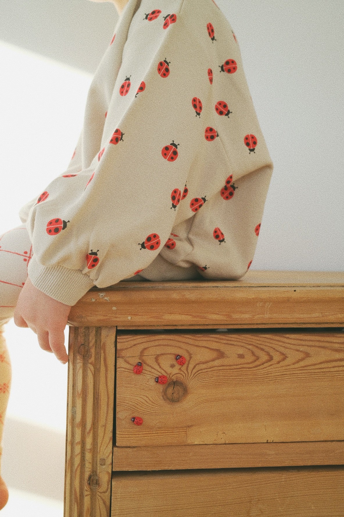 LADYBIRD OVERSIZED SWEATSHIRT