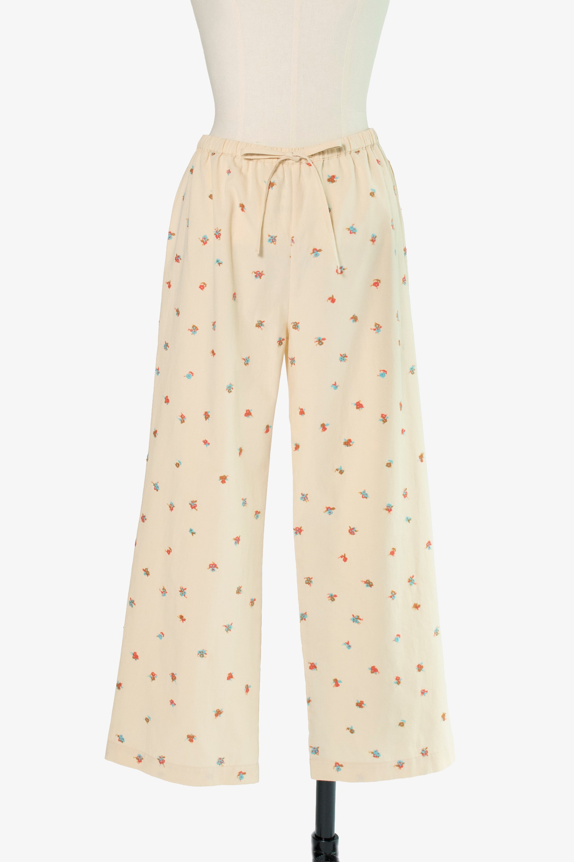 大人　パンツ　物撮り　イメージ　写真　前