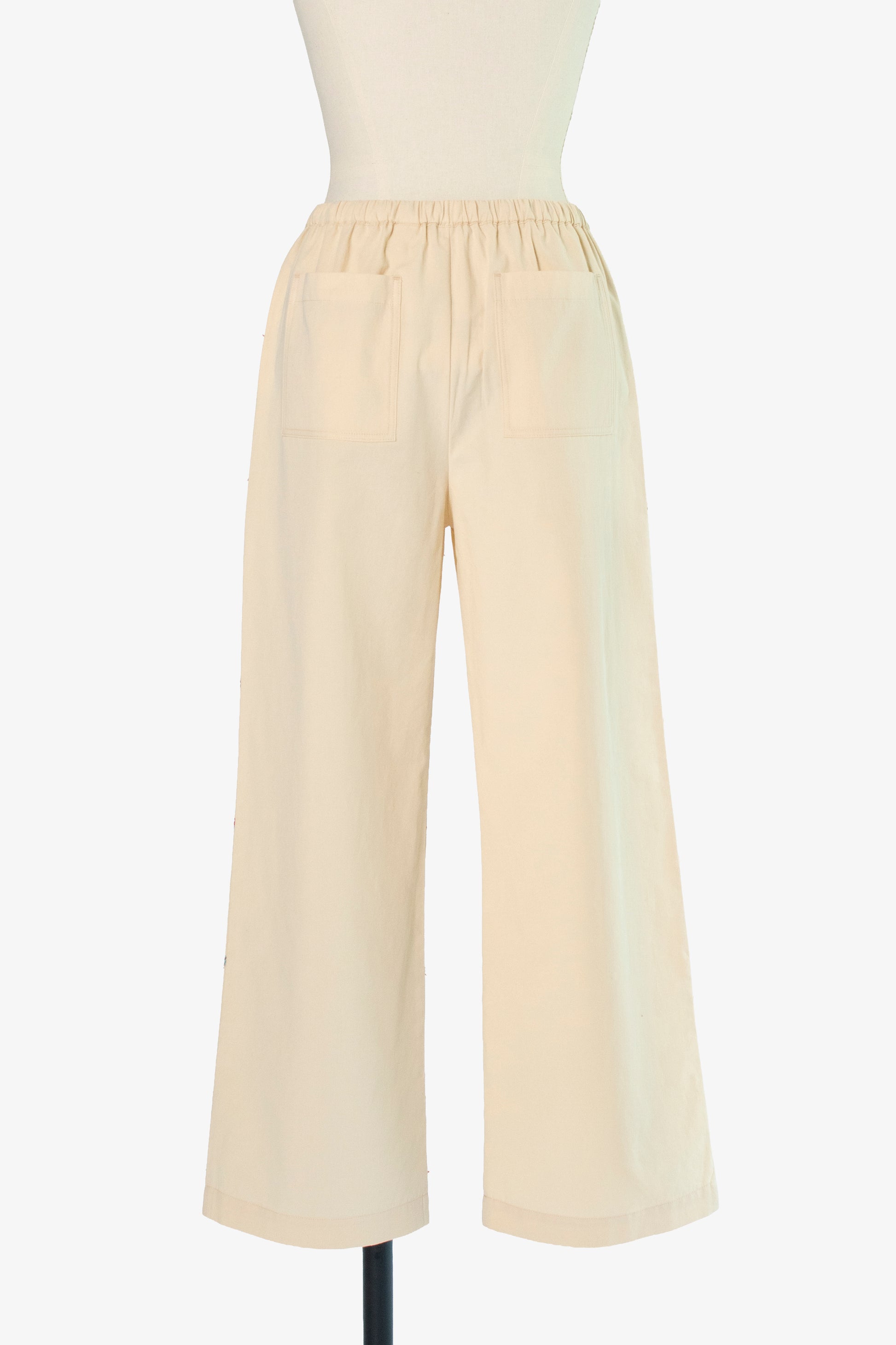 大人　パンツ　物撮り　イメージ　写真　後ろ