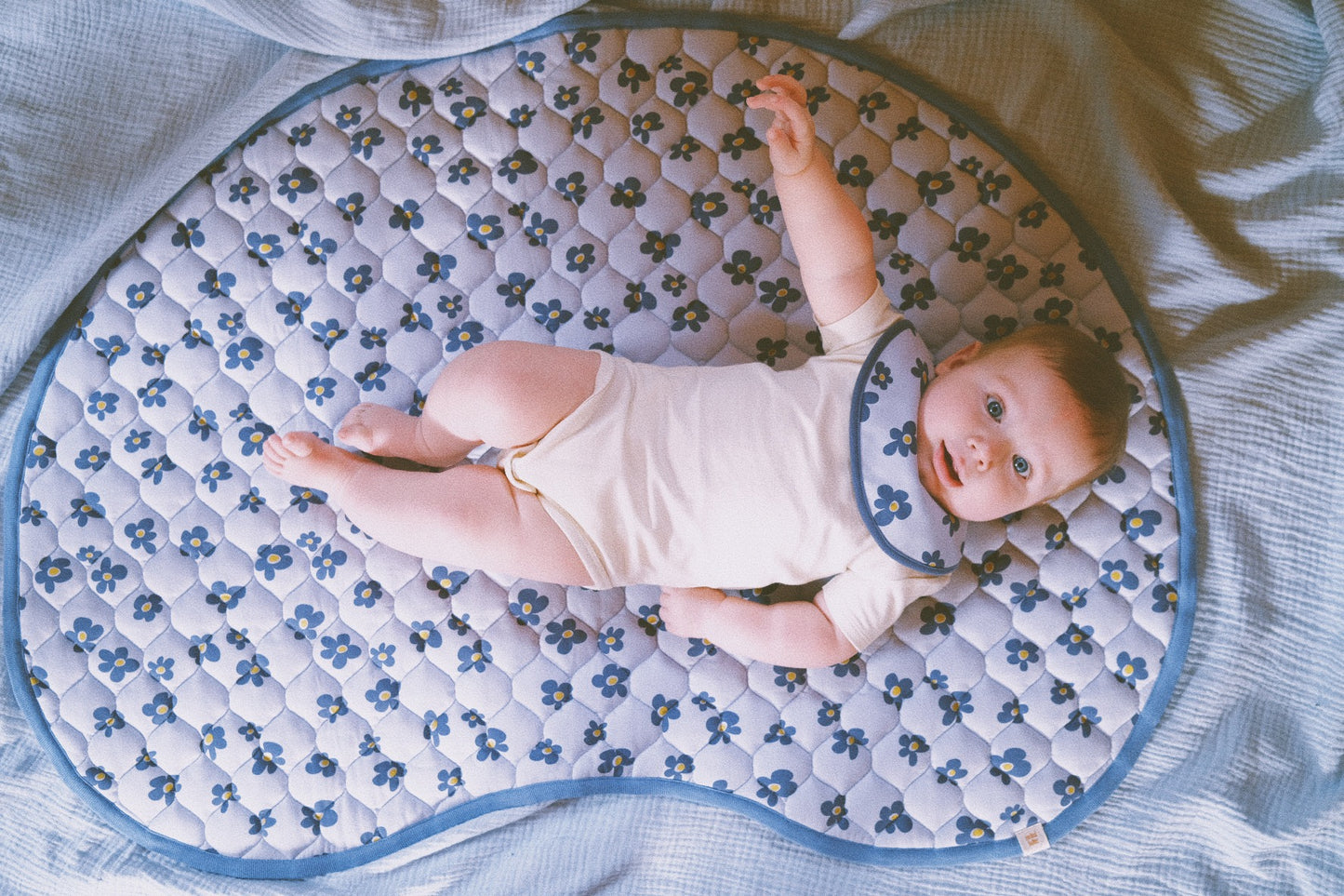 FLOWER OCEAN BIB